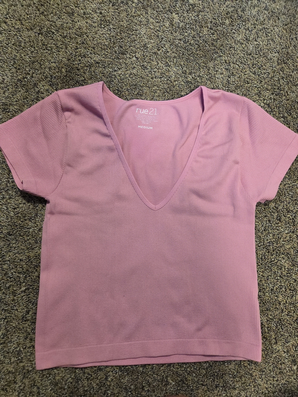 Rue21 Sz MEDIUM NWOT Pink Ribbed V-Neck Crop Top